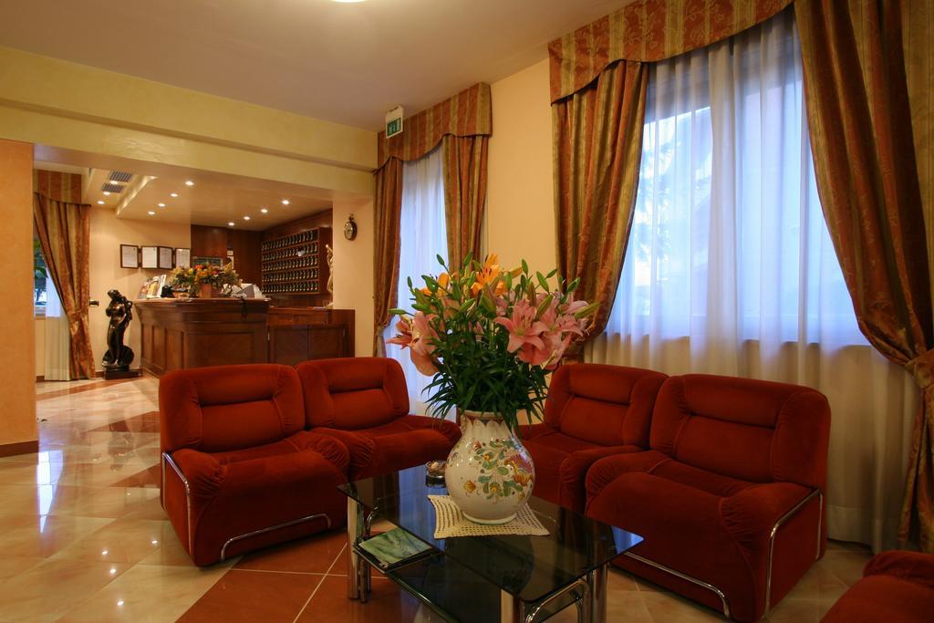 Hotel Villa Luca เคียนเชียโนแตร์เม ภายนอก รูปภาพ