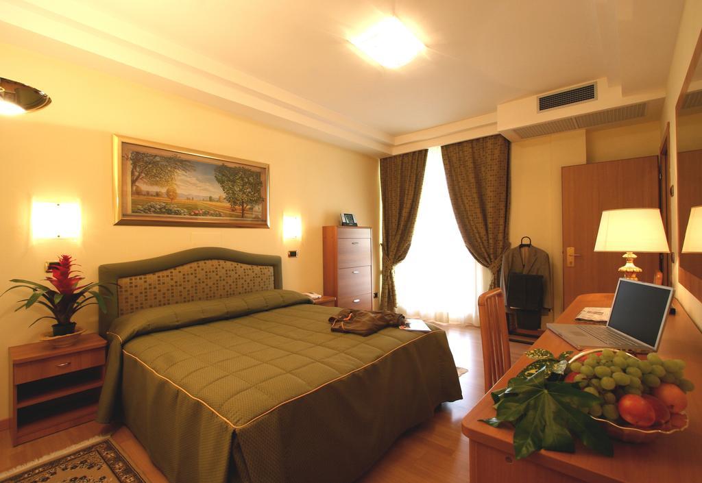 Hotel Villa Luca เคียนเชียโนแตร์เม ภายนอก รูปภาพ
